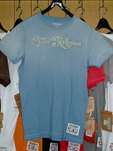 トゥルーリリジョン　Tシャツ - デザイン:TRUE RELIGION カラー:ブルー(青)【